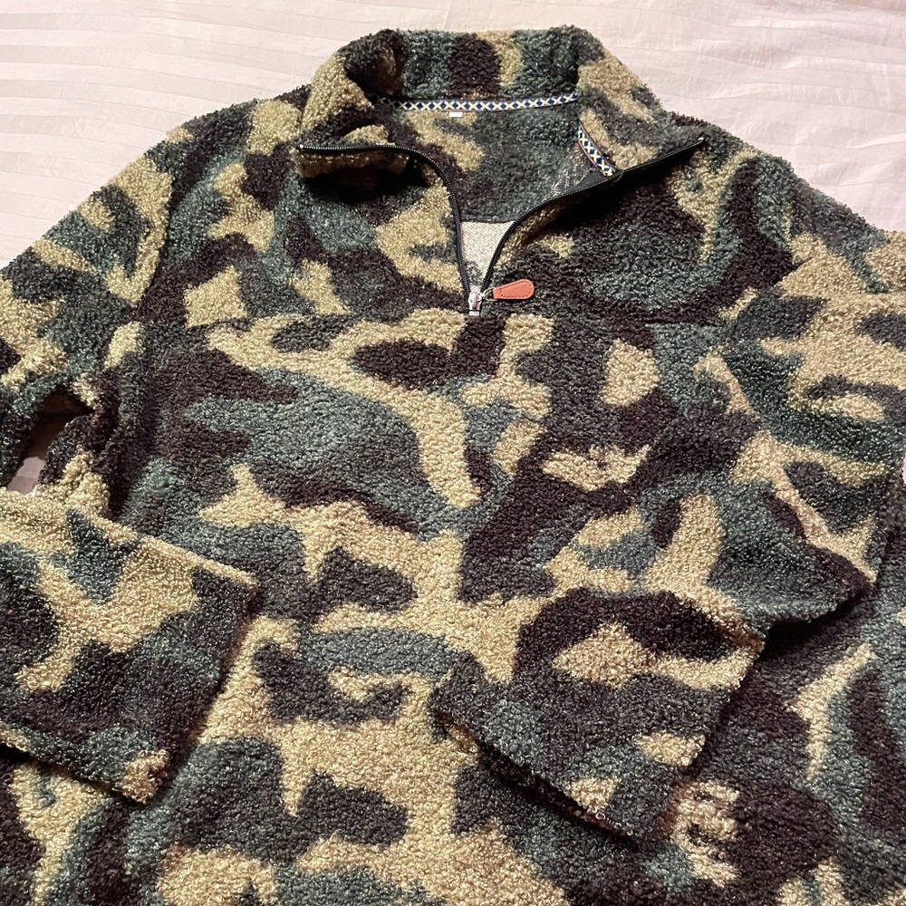 Ladies camo fleece